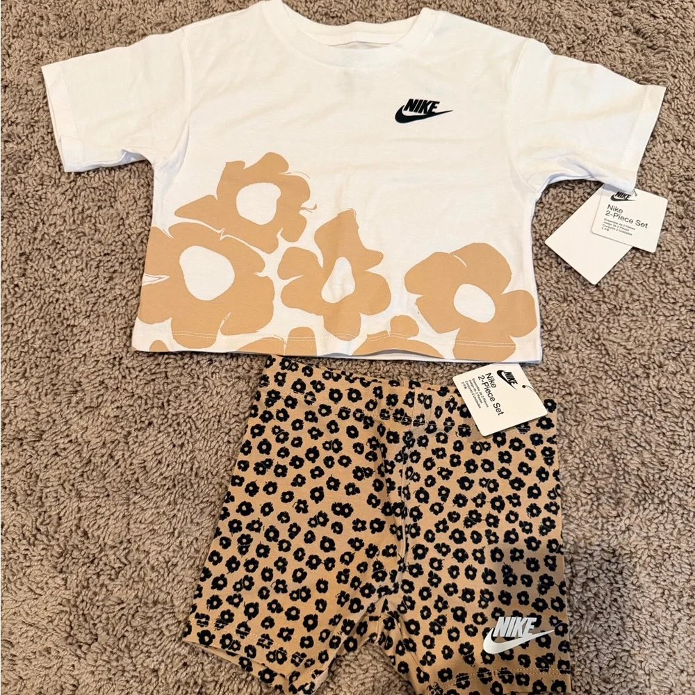 Nike Kids Two-Piece Floral Crop Tee & Leopard Print Jeggings in White and Beige